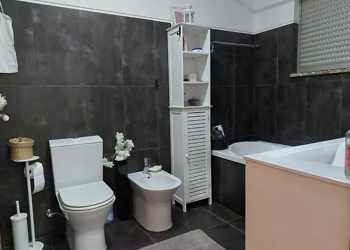 Дом отдыха Cottage, Casa Do Laranjal - Near